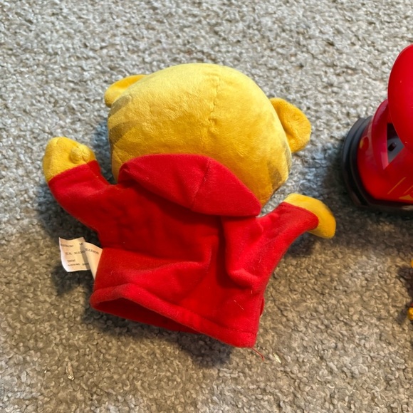 Daniel Tiger's Neighborhood Trolley & Figure Pull Back and Go Action Hand Puppet - Picture 4 of 6
